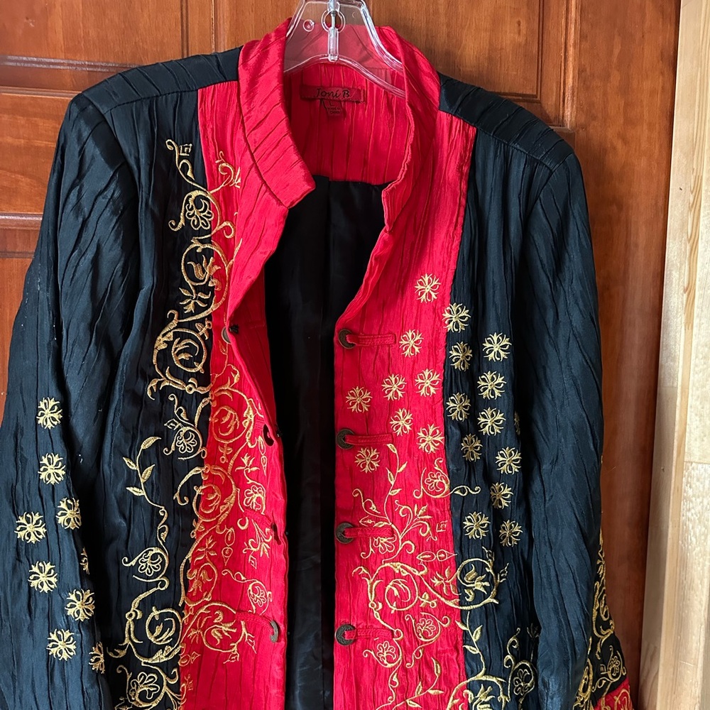 Exquisite embroidered ladies jacket